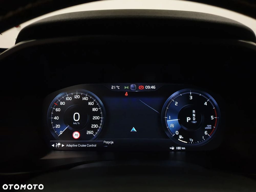Volvo XC 40 D4 AWD R-Design - 8