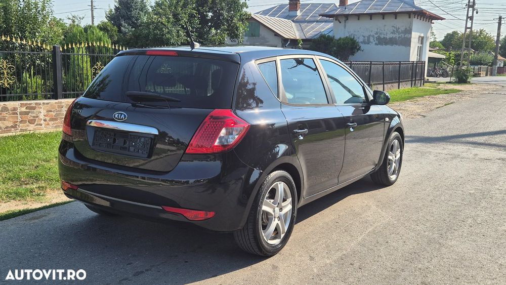 Kia Ceed 1.4 CVVT Dream-Team Edition - 4