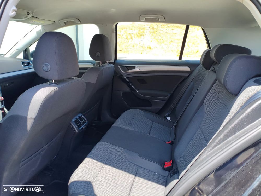VW Golf 1.6 TDi R-Line - 25