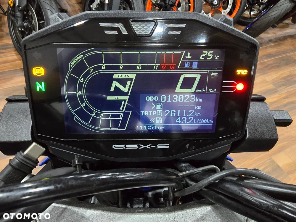 Suzuki GSX - 18