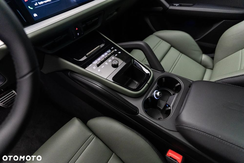 Porsche Cayenne Turbo E-Hybrid PHEV - 23