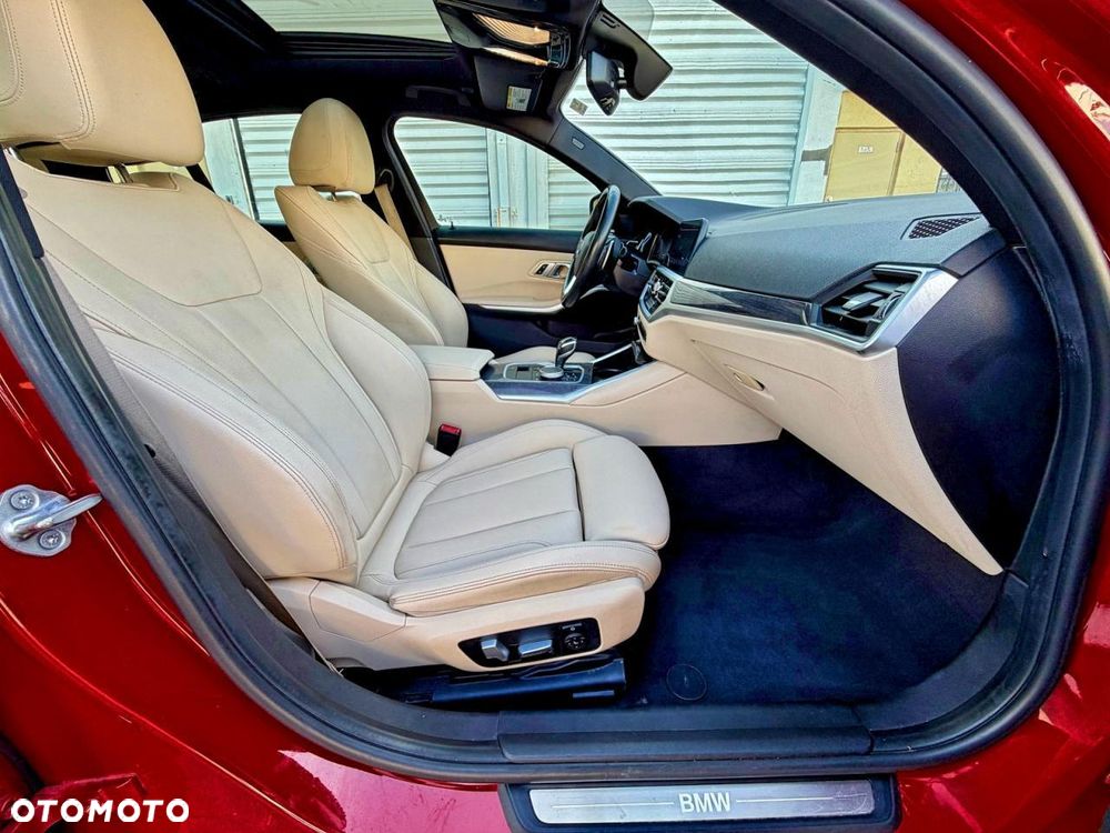 BMW Seria 3 330i M Sport - 5