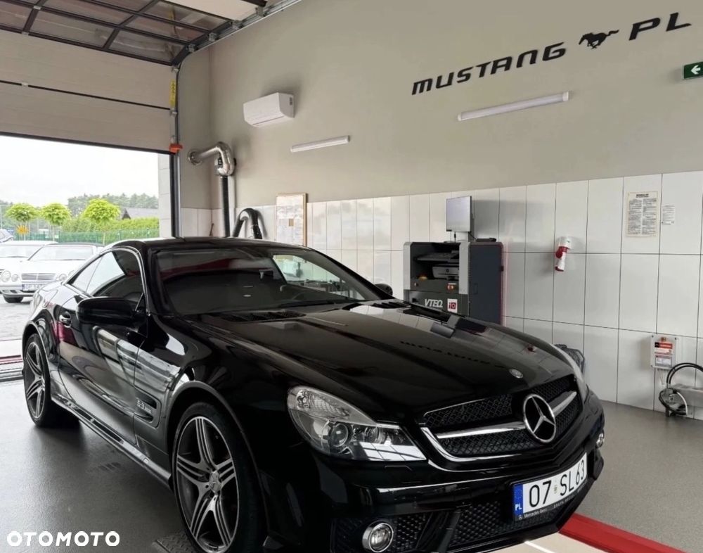 Mercedes-Benz SL 63 AMG - 24