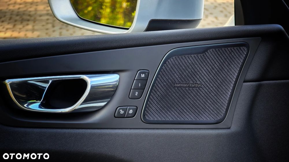 Volvo XC 60 T5 AWD Geartronic RDesign - 28