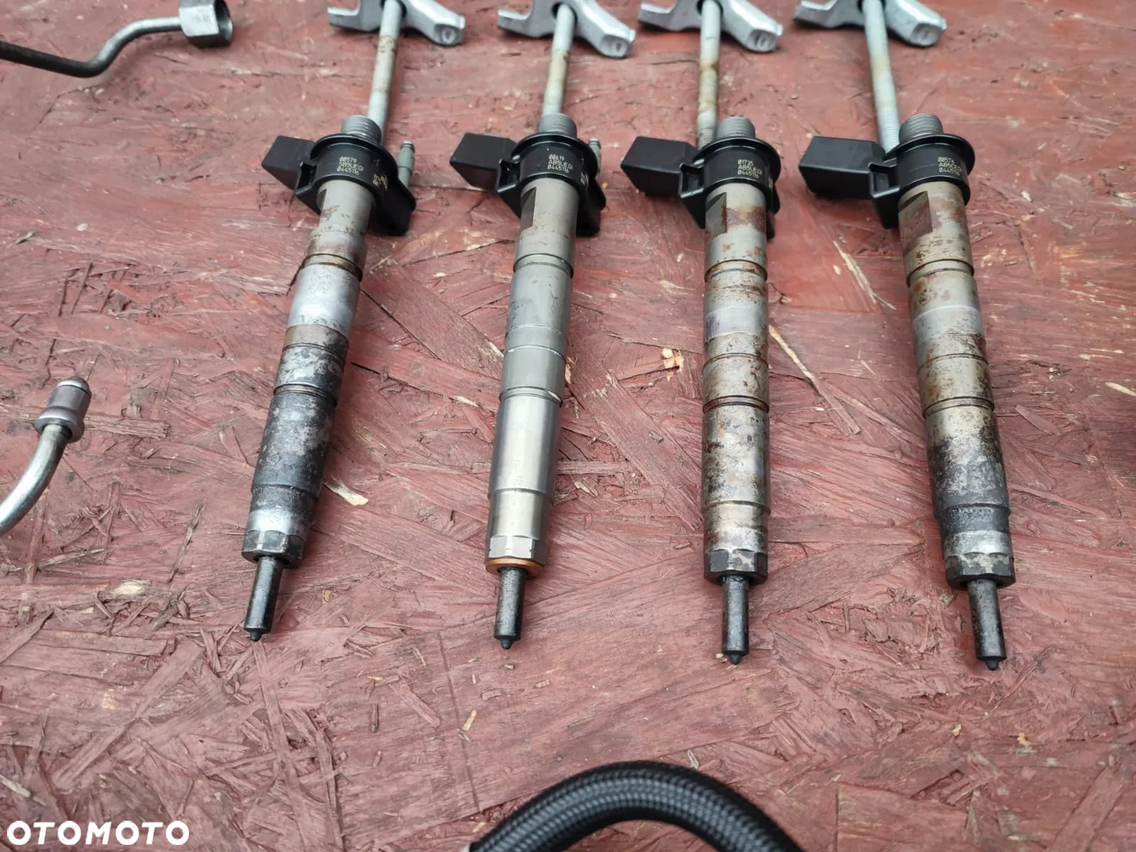 BMW E60 LCI / E61 LCI / E81 / E82 / E89 LCI / E87 LCI / E88 / E90 / E90 LCI / E91 / E91 LCI / E92 / E93. ORYGINALNY KOMPLETNY ZESTAW WTRYSKOWY / UKŁAD WTRYSKOWY  DO GAMY SILNIKÓW N47 ( POMPA WTRYSKOWA + WTRYSKI X4 SZTUKI + LISTWA WTRYSKOWA + CZUJNIKI + PRZEWODY PALIWA ). O NR: 7 797 877 / 7 800 602 /  7 809 130 / 7 809 128 / 4 740 787 / 7 800 601 OEM. BARDZO DOBRY STAN TECHNICZNY. - 8