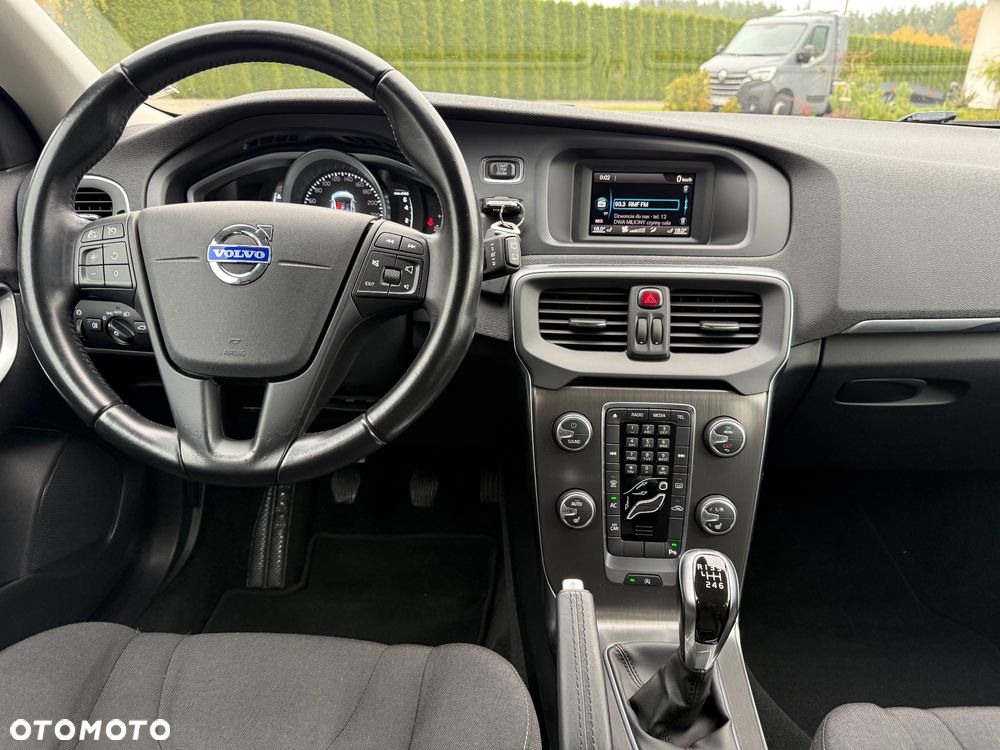 Volvo V40 T2 Momentum - 17