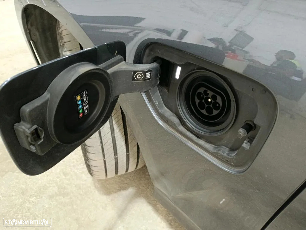 BMW 330 e Touring Corporate Edition Auto - 9