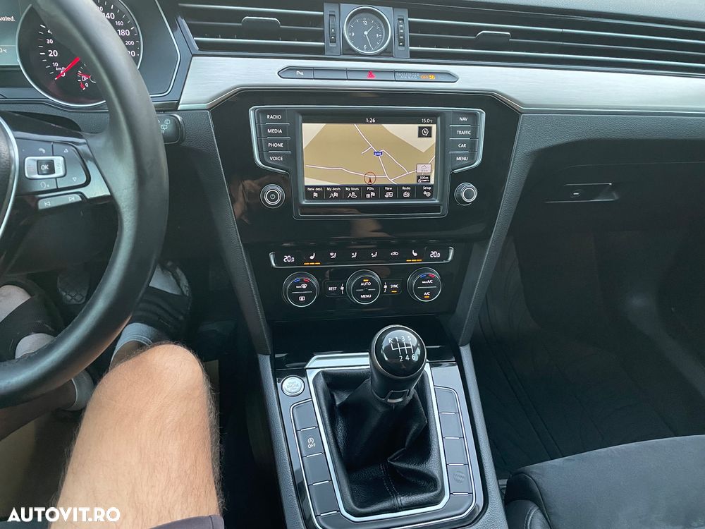 Volkswagen Passat - 31