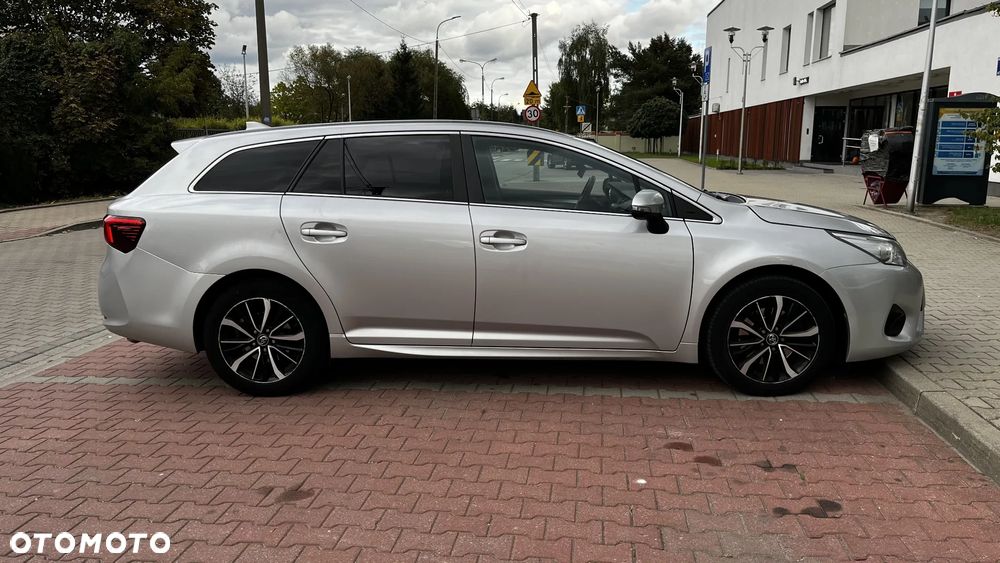 Toyota Avensis 2.0 D-4D Premium - 6