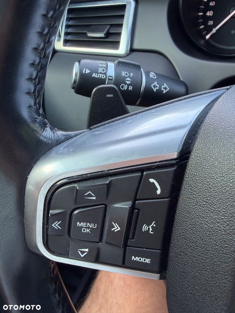 Land Rover Discovery Sport 2.0 Si4 HSE Luxury - 18