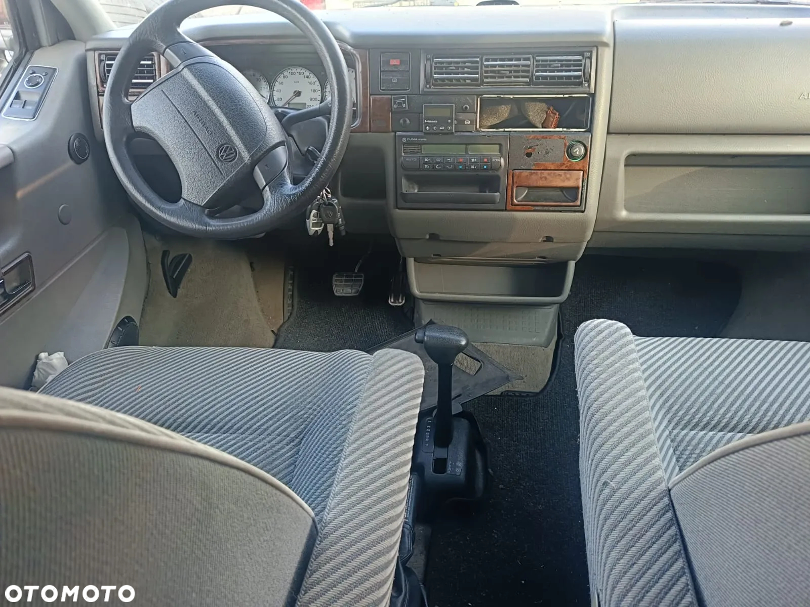 Volkswagen Caravelle - 6