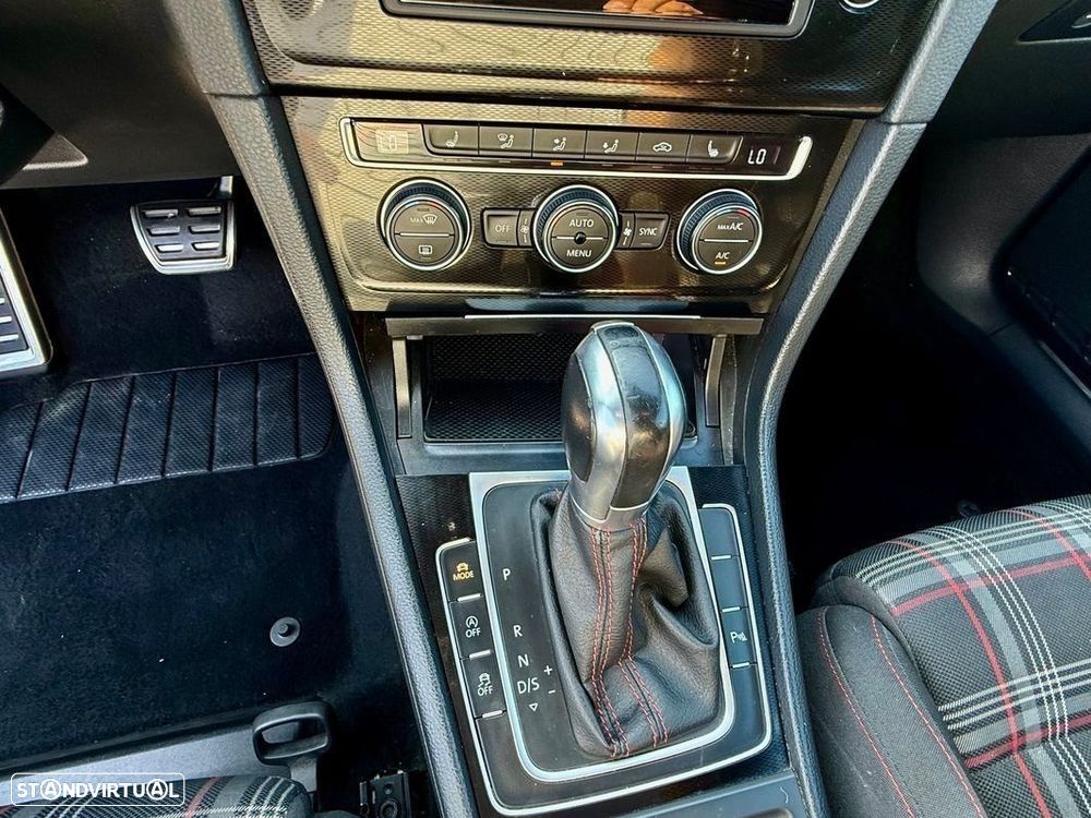 VW Golf 2.0 TSi GTi DSG Performance - 11