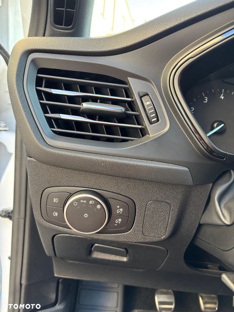 Ford Focus 1.5 EcoBoost ST-Line - 28