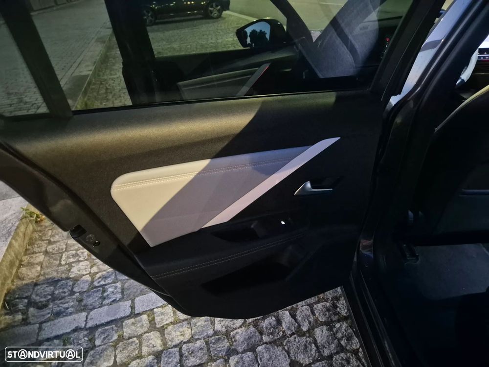 Opel Astra 1.2 T Elegance - 26