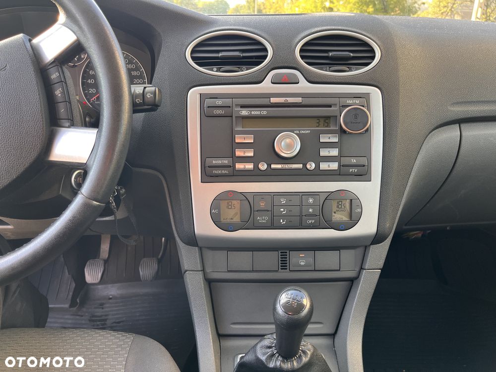 Ford Focus 1.6 Ambiente - 16