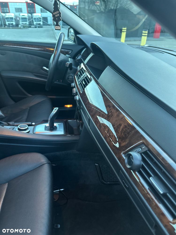 BMW Seria 5 525d Edition Sport - 18