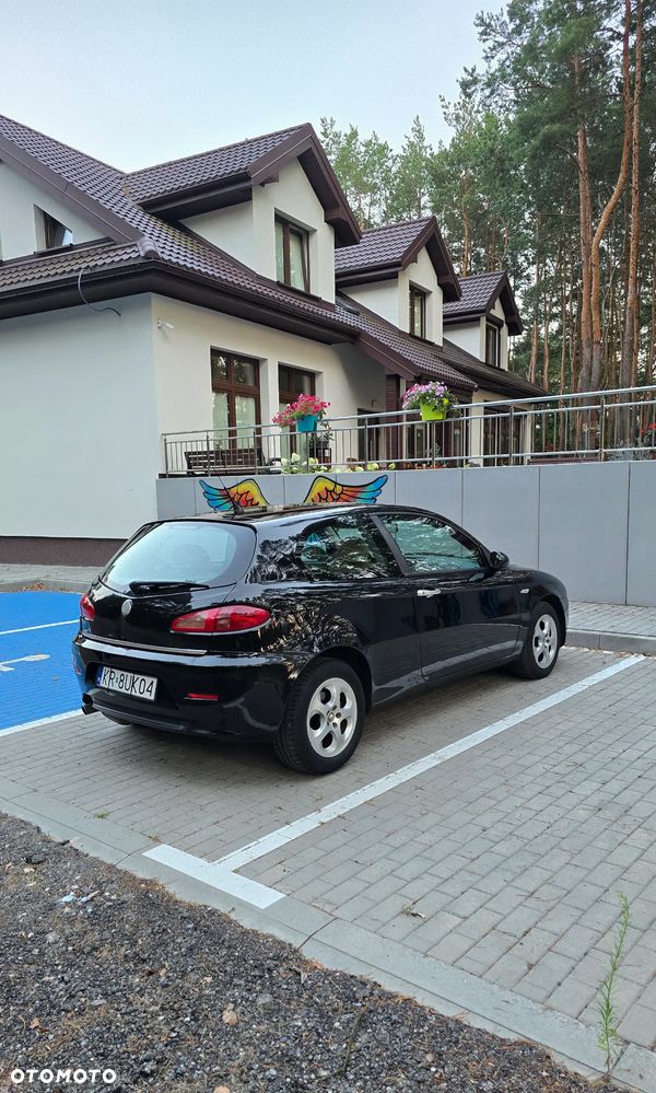 Alfa Romeo 147 1.9 JTD 16V M-Jet Distinctive - 4