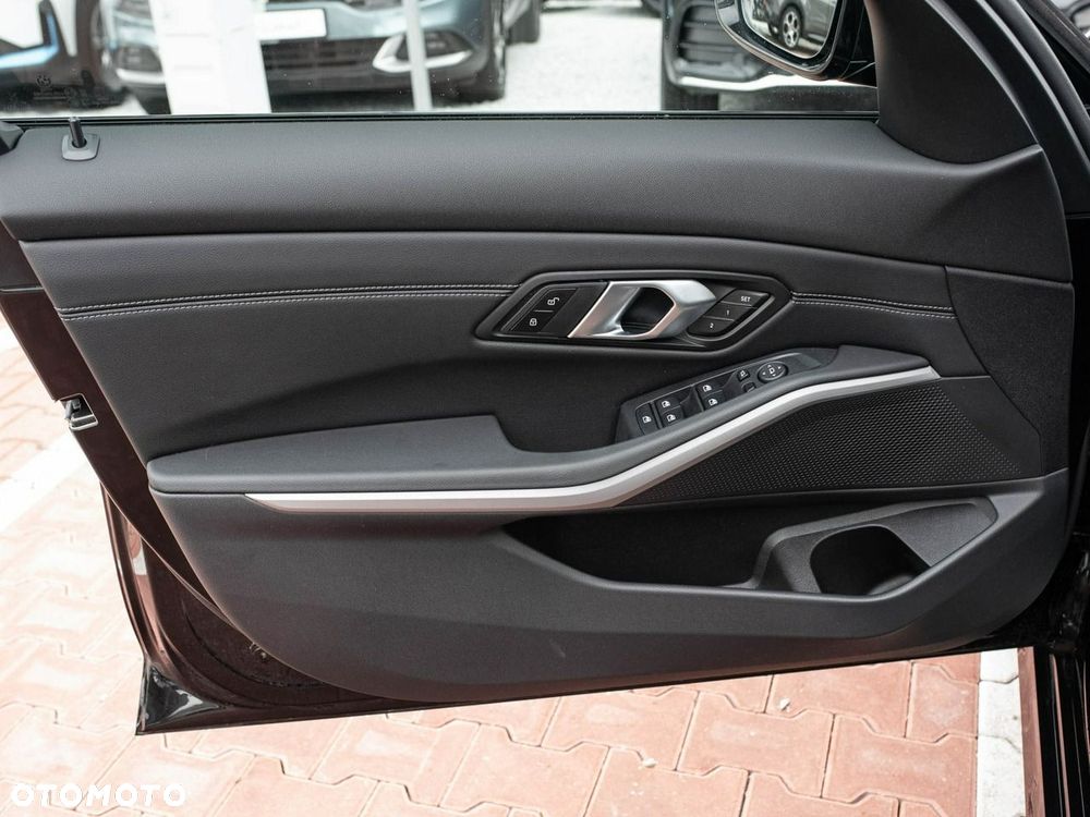 BMW Seria 3 318i - 10