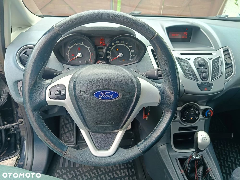 Ford Fiesta 1.25 Celebration - 12