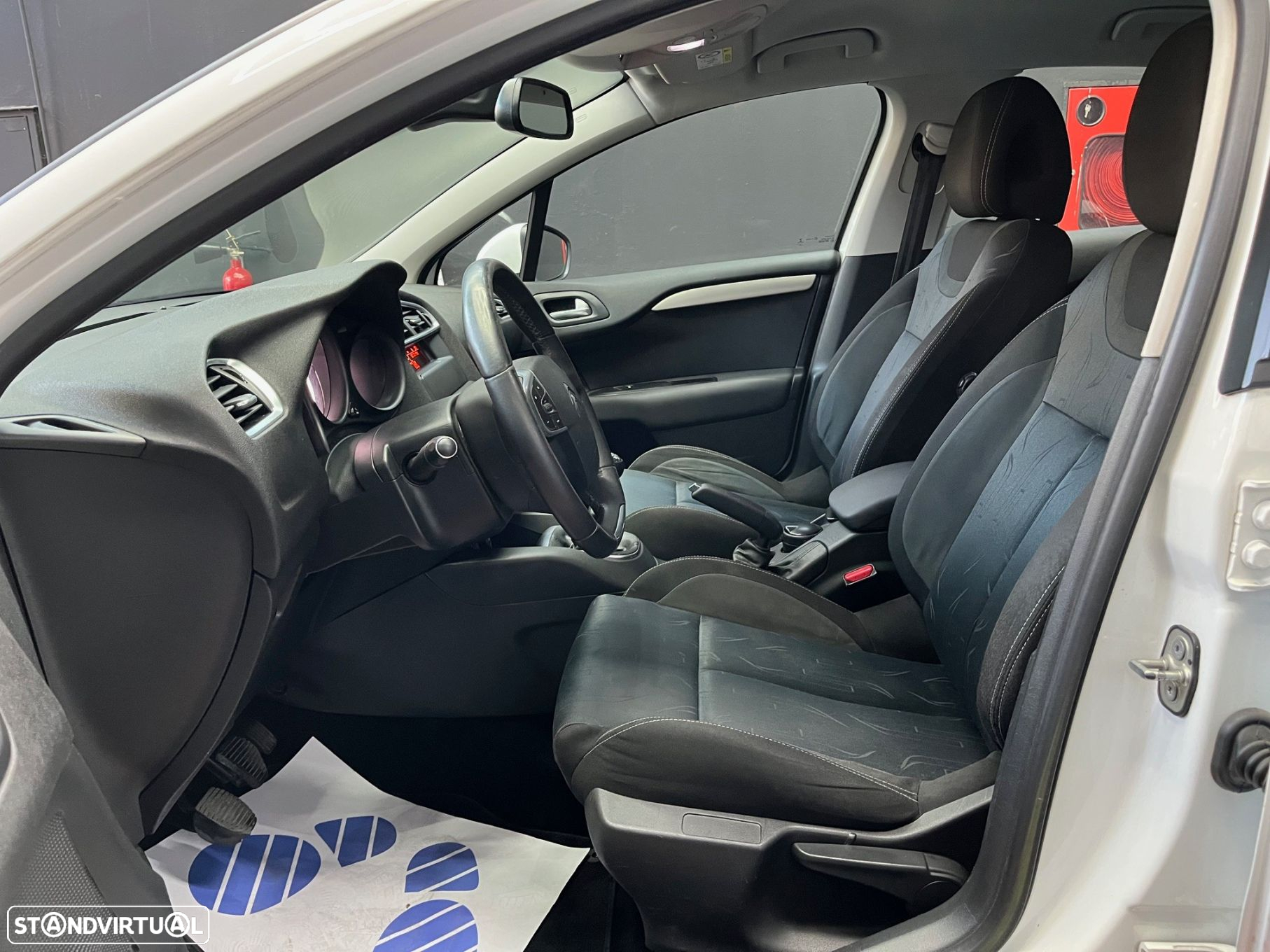 Citroën C4 1.6 HDi Attraction 104g - 8