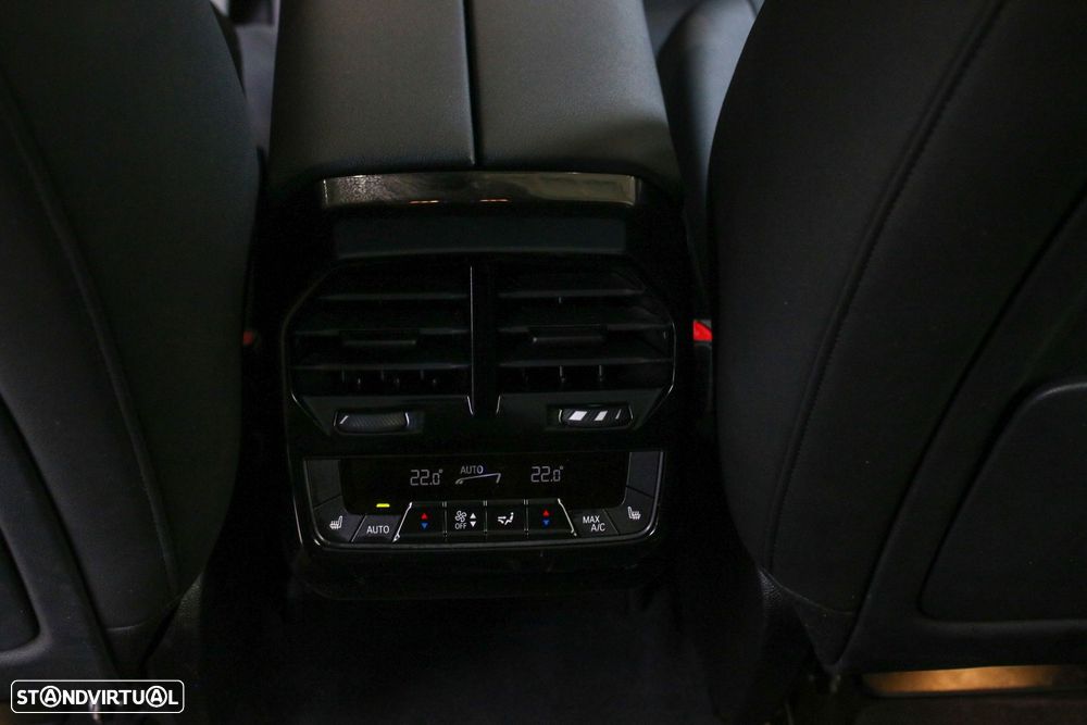 BMW iX xDrive 40 Pack Desportivo - 37
