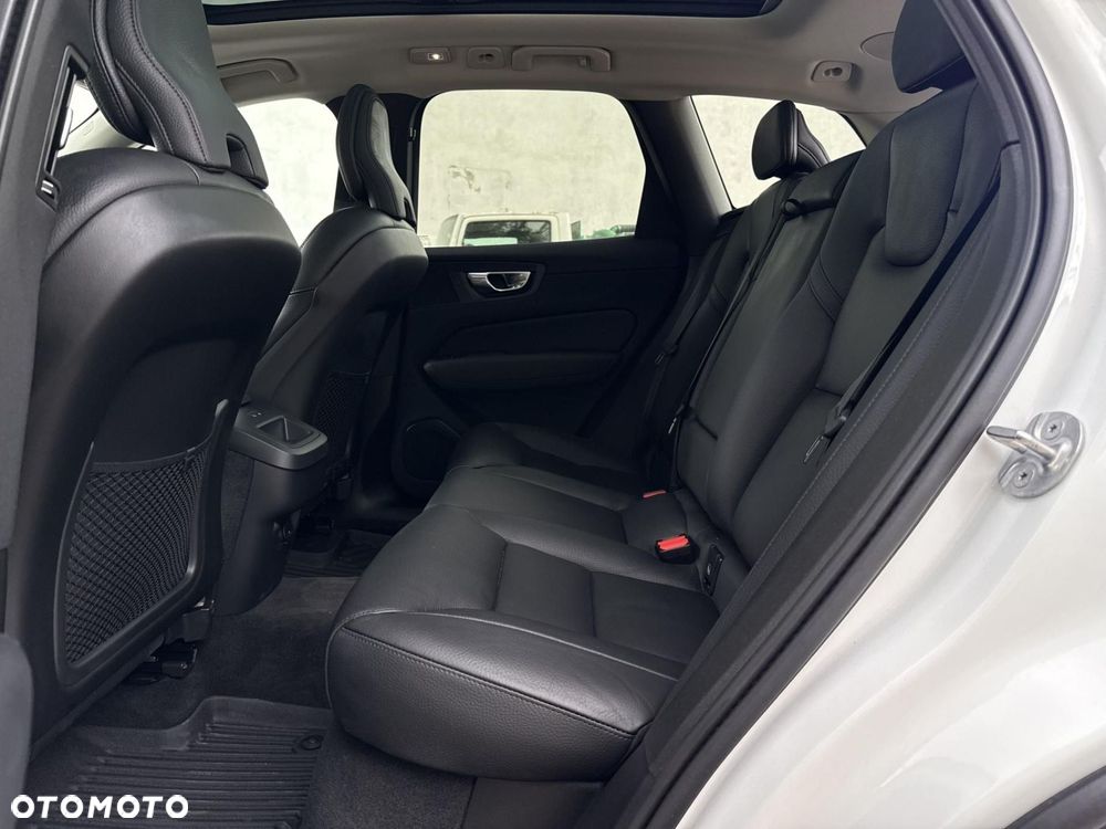 Volvo XC 60 B4 B R-Design - 18