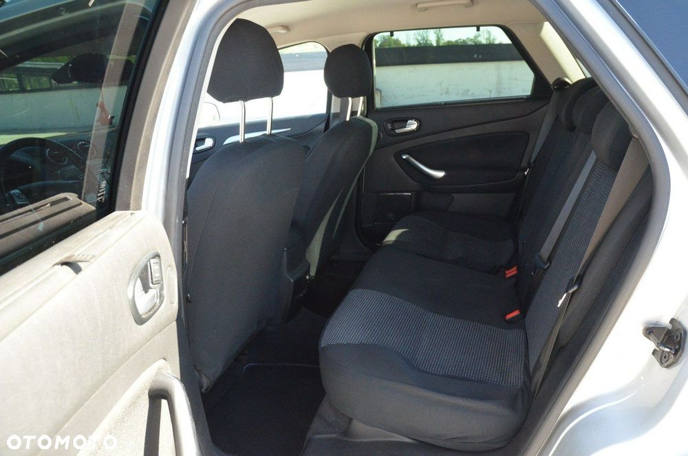 Ford Mondeo - 34