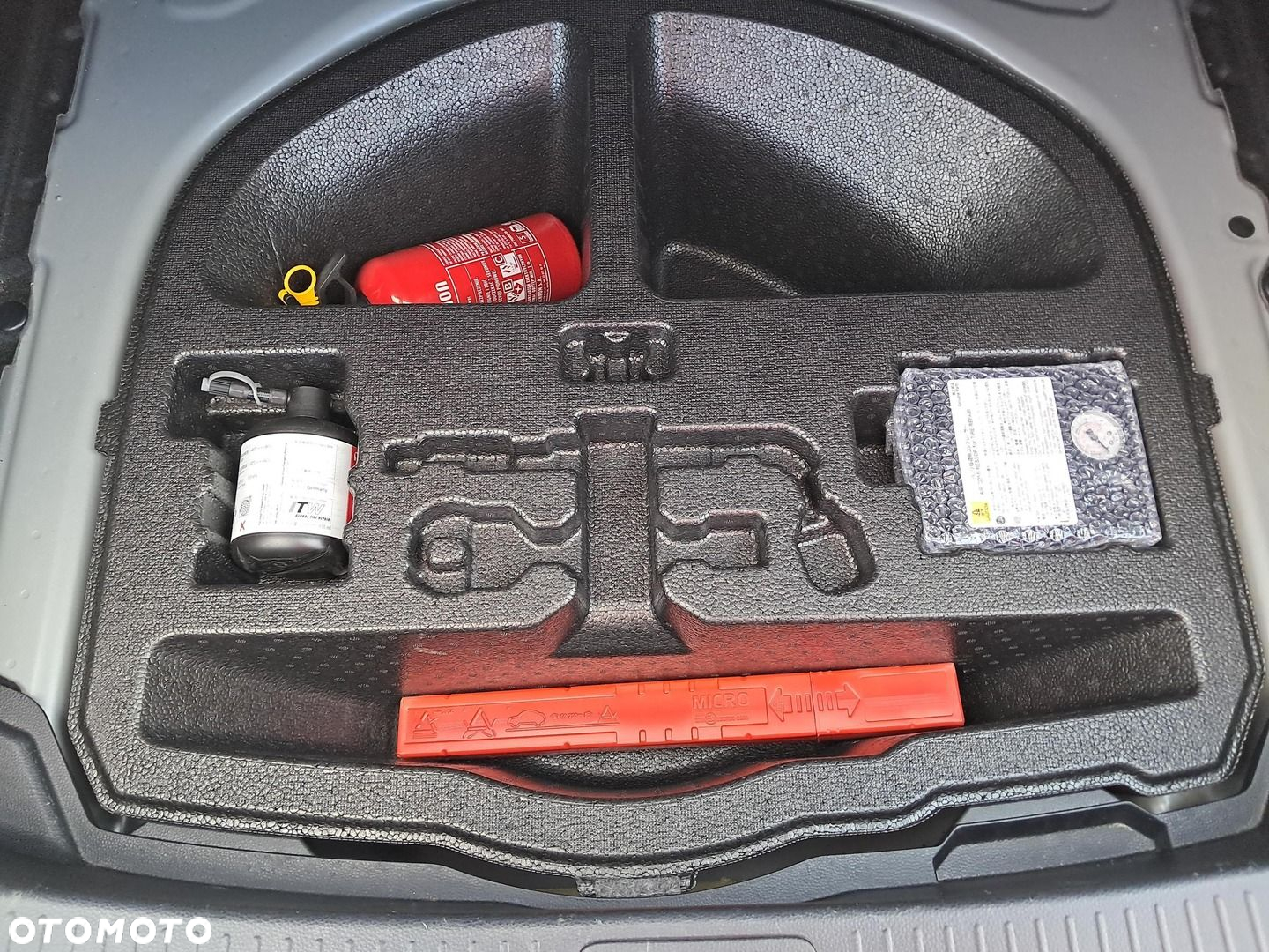 Toyota Corolla - 12