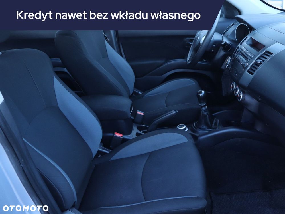 Mitsubishi Outlander - 11