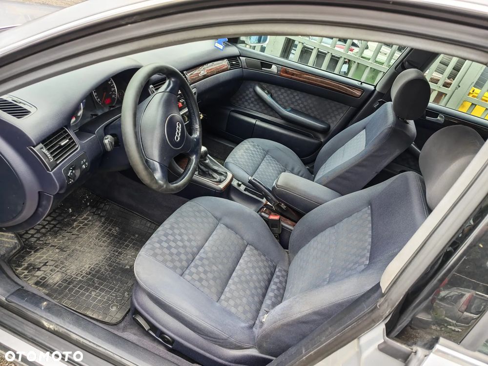 Audi A6 Avant 2.5 TDI quattro - 6