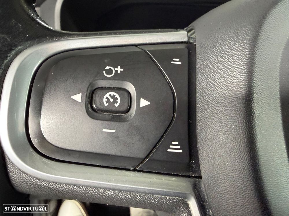 Volvo XC 60 2.0 D4 Momentum Plus Geartronic - 23