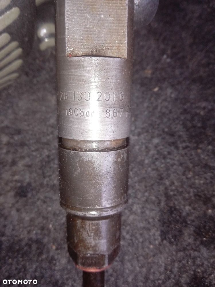 VW PASSAT B5  1.9 TDI 90 WTRYSK BOSCH KBEL58P87 028130201G - 4
