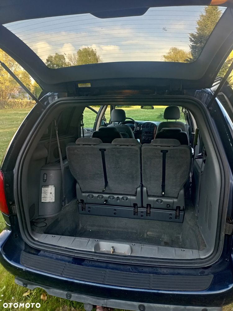 Chrysler Town & Country 3.3L LX - 11