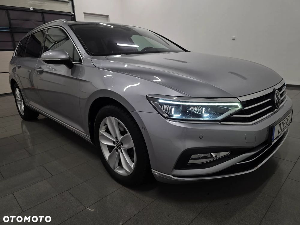 Volkswagen Passat - 1