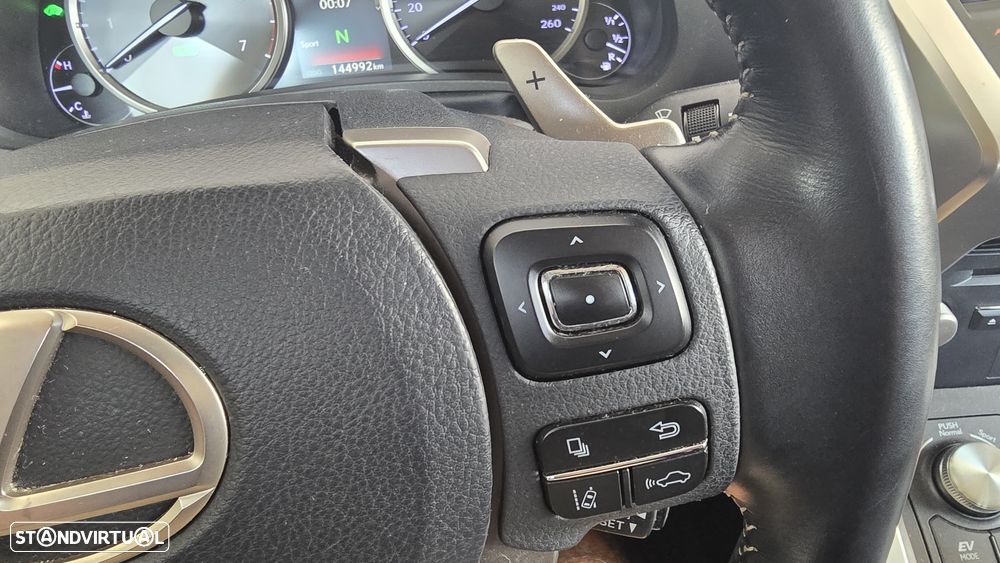 Lexus NX 300h Executive+ - 42