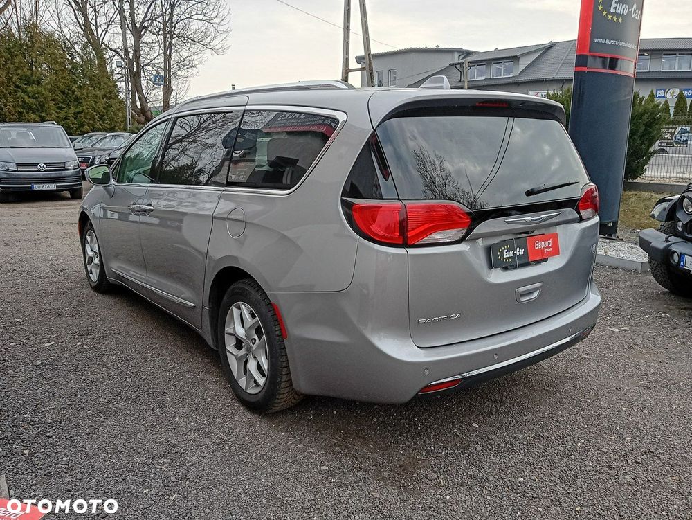Chrysler Pacifica - 6