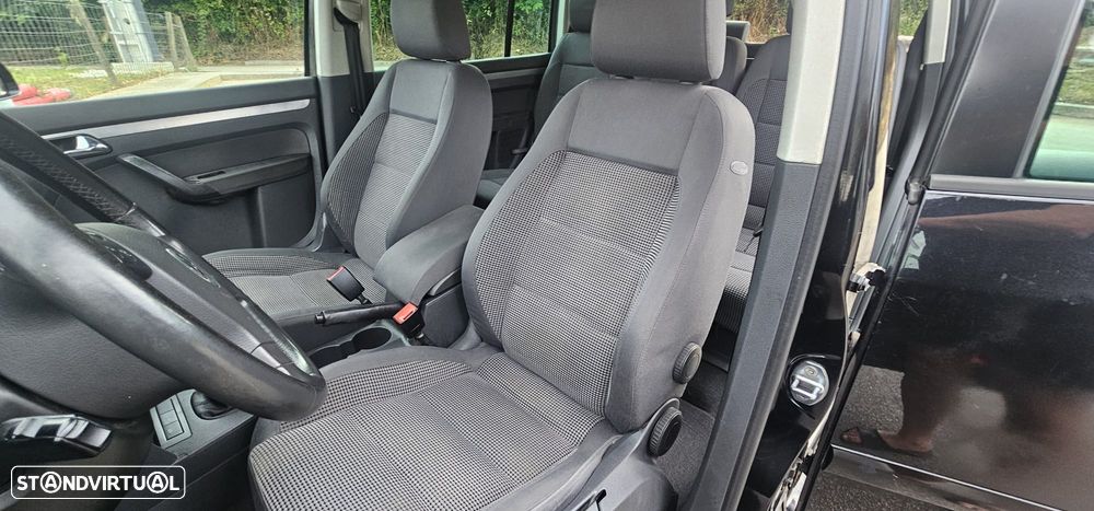 VW Touran 2.0 TDI Highline 7L - 28