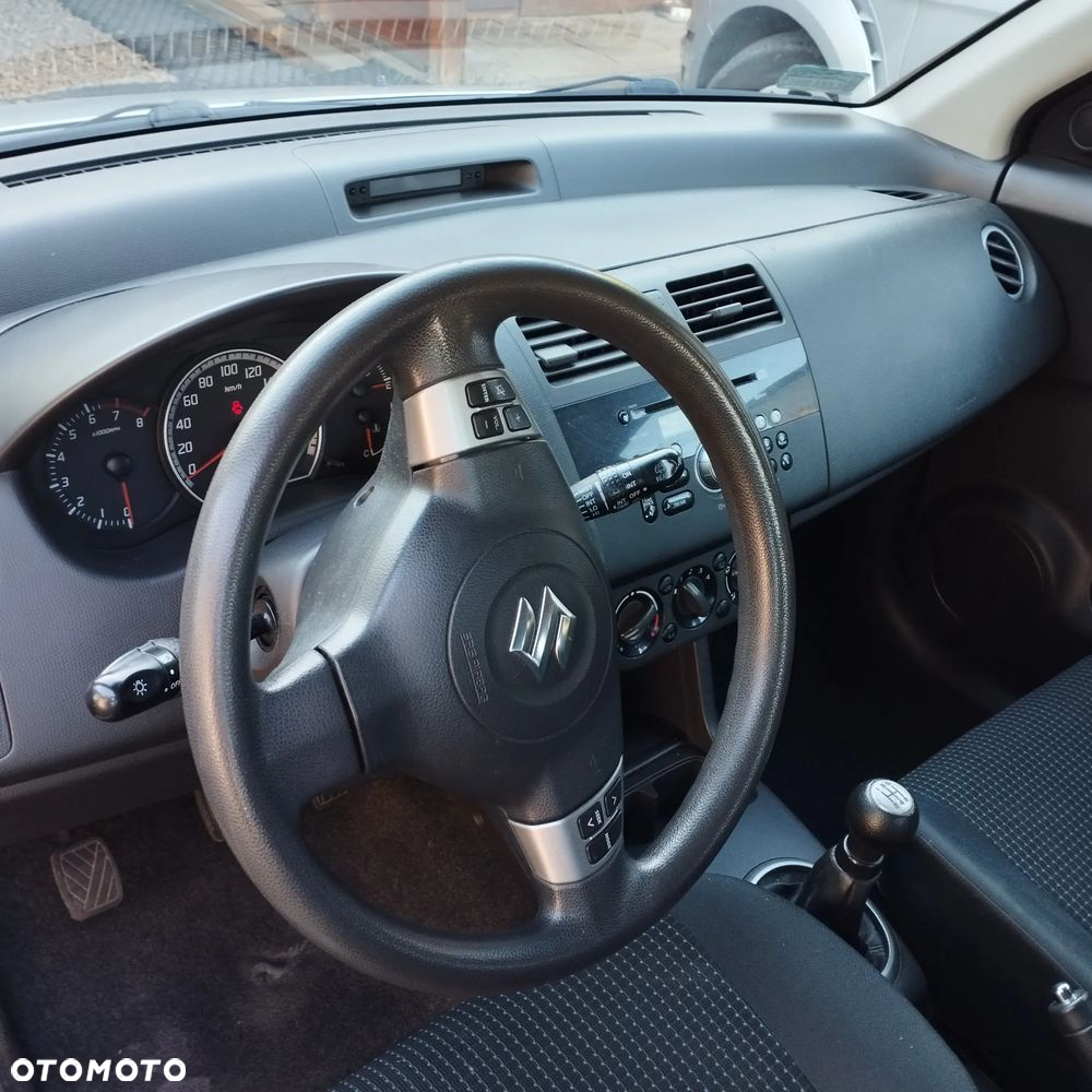 Suzuki Swift - 8