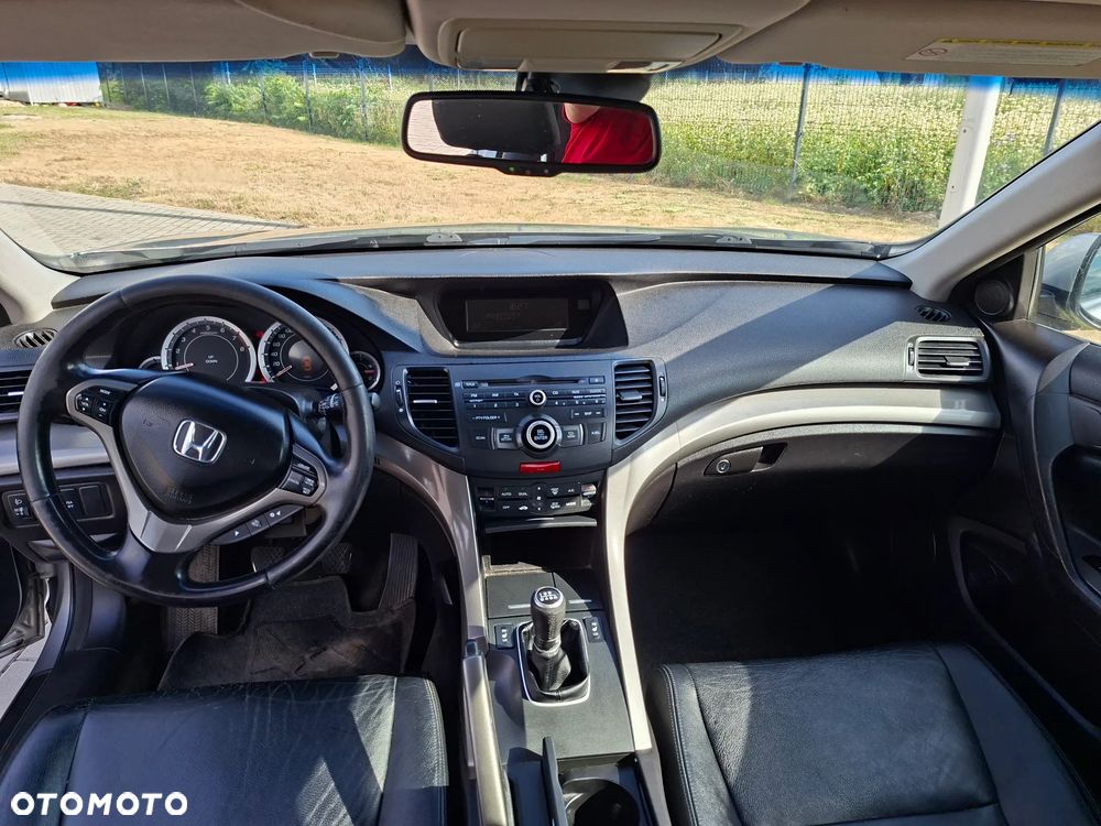 Honda Accord 2.0 Executive - 17