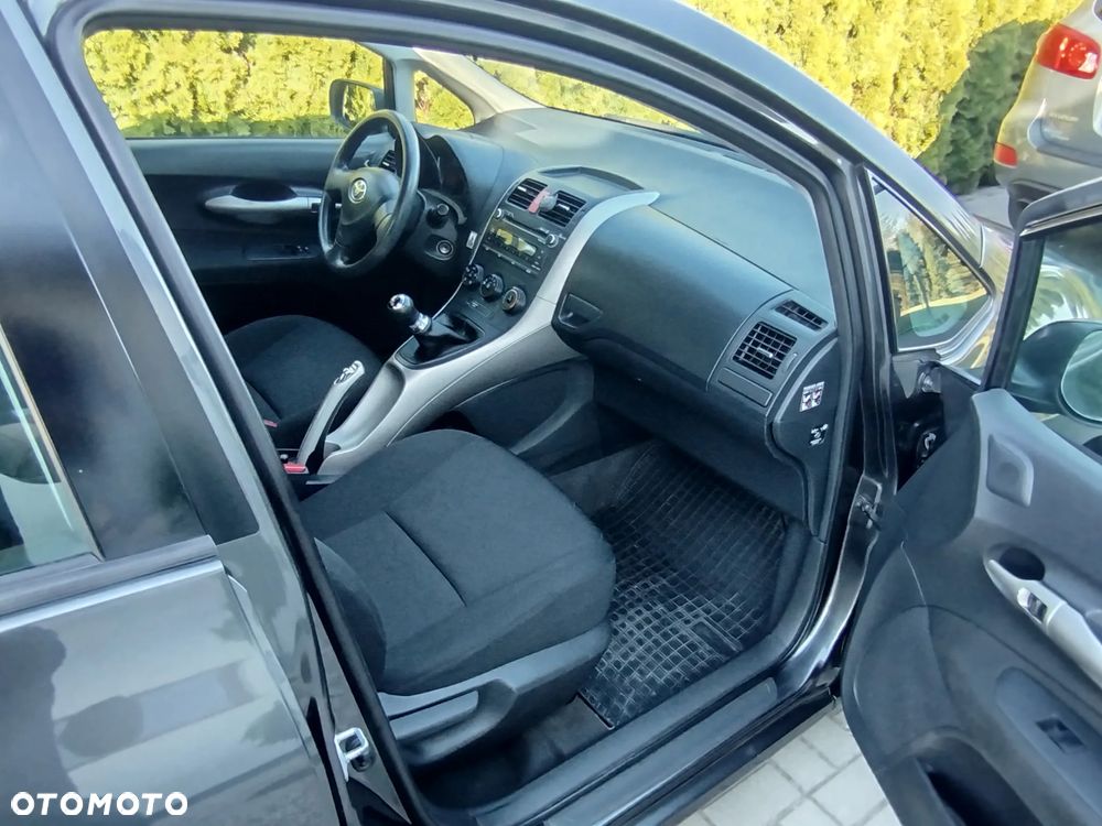 Toyota Auris 1.4 D-4D - 5
