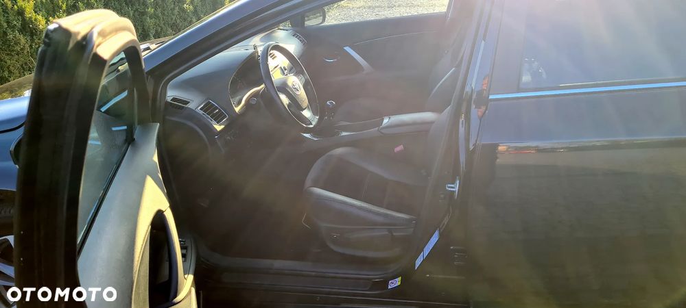 Toyota Avensis 1.8 Premium - 16