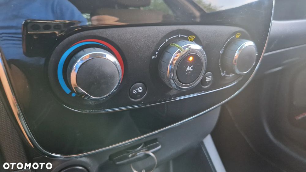 Renault Clio 1.2 16V 75 Expression - 13