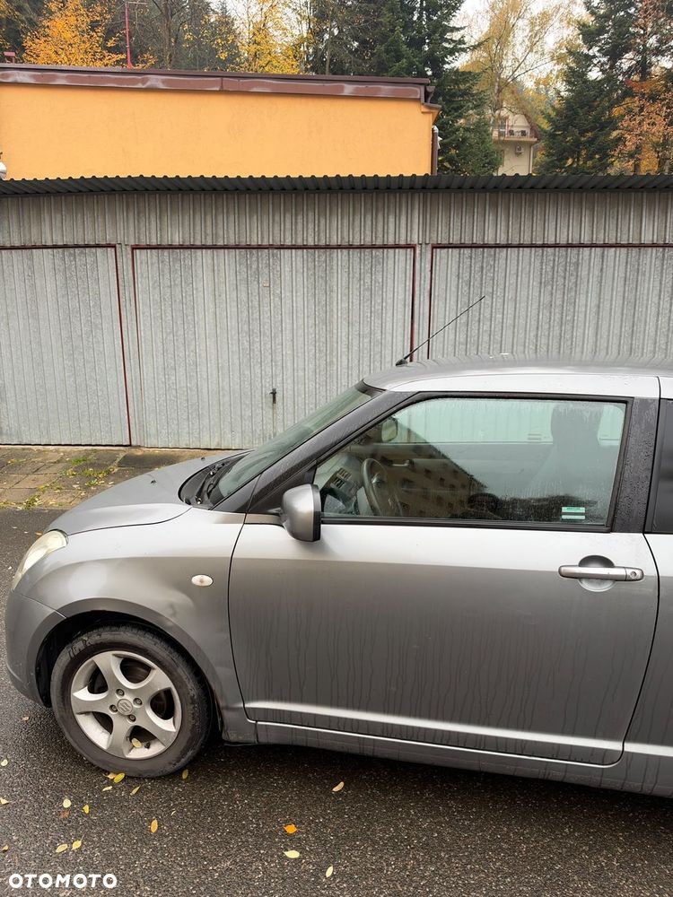 Suzuki Swift - 4