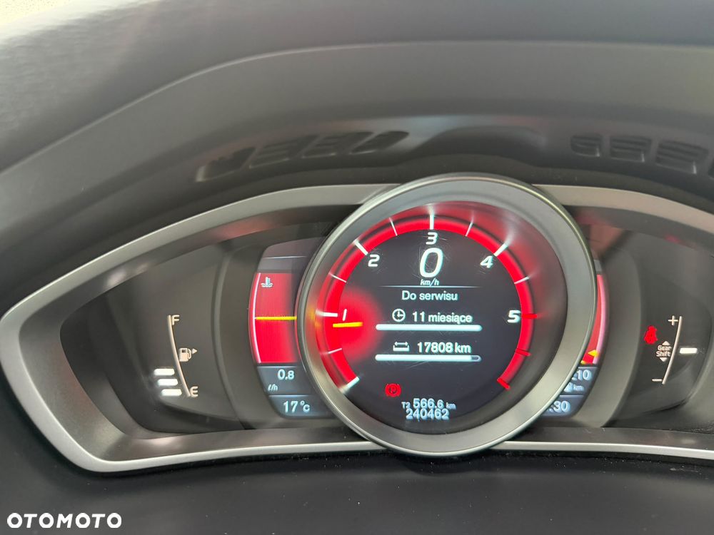 Volvo V40 Cross Country - 13