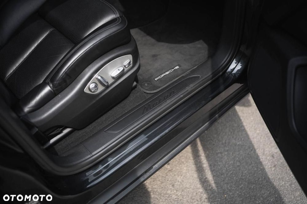 Porsche Macan - 24
