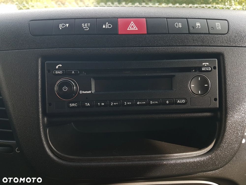 Iveco DAILY 70C18 WYWROTKA 3 STRONNA KIPER 3,77x2,20 BLIŹNIAKI 7 TON KLIMA HAK MANUAL 6-BIEGÓW - 23