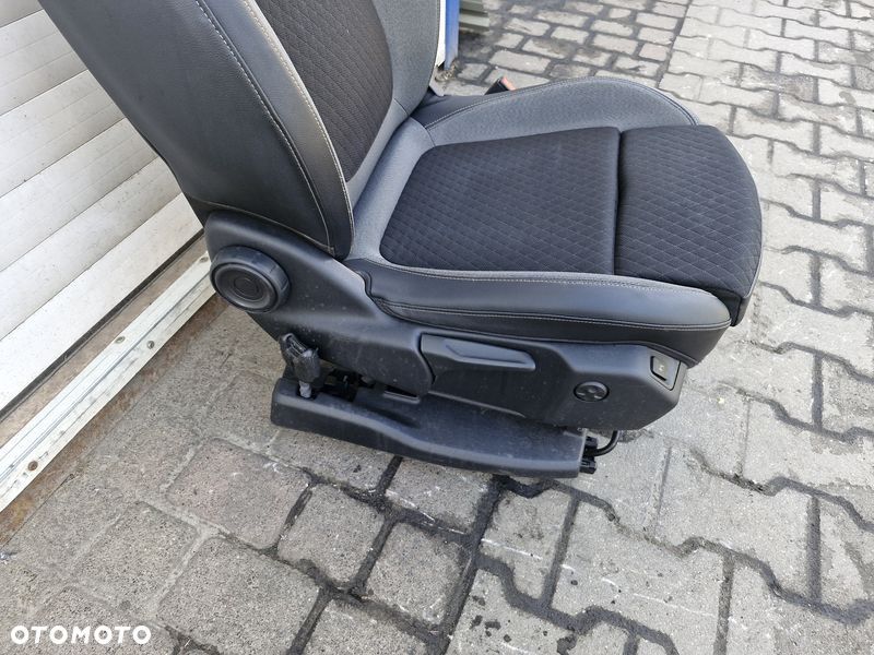 OPEL GRANDLAND X FOTEL PRAWY PRZÓD UK - 5