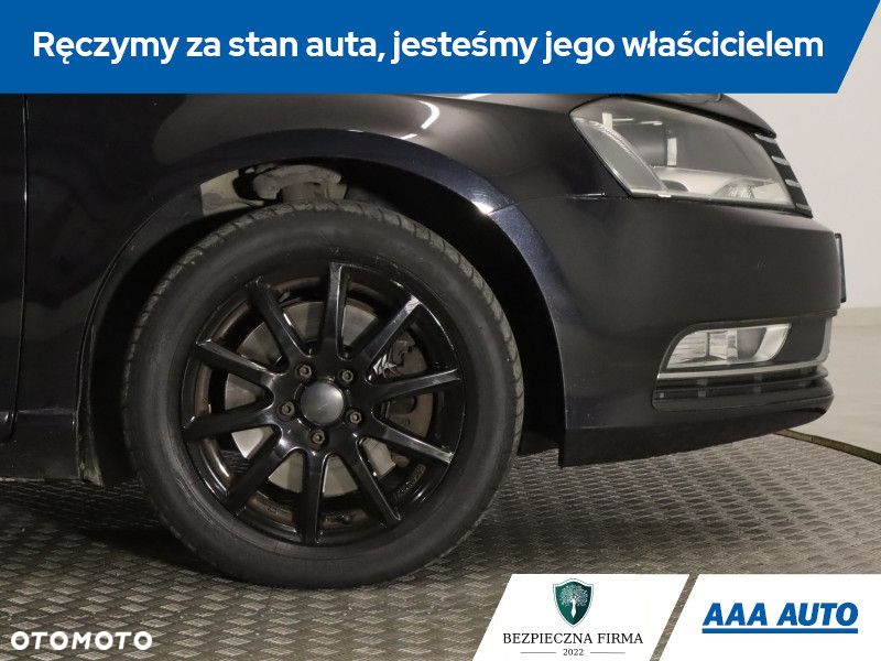 Volkswagen Passat - 16