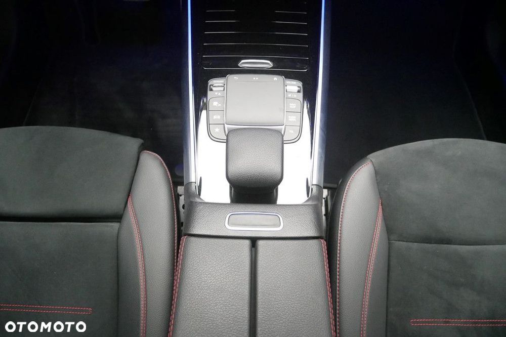Mercedes-Benz GLA - 11