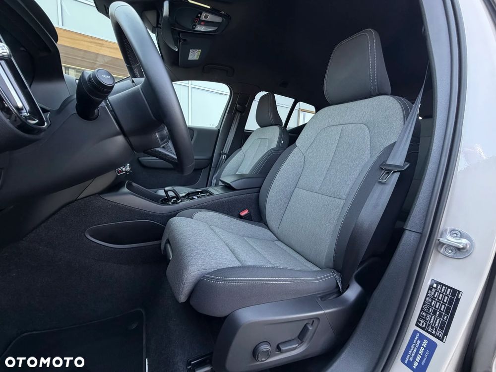 Volvo XC 40 B3 Plus Dark - 23
